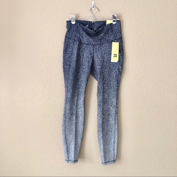 All in motion Contour High-Waisted 7/8 Leggings - Picture 7 of 11